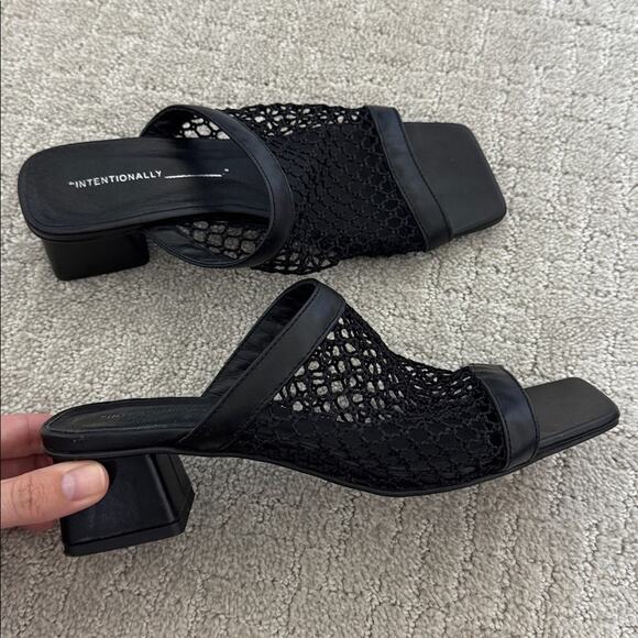 Intentionally Blank Jan Block Heel Mesh Sandals Black Size 38 Like New - Picture 4 of 9